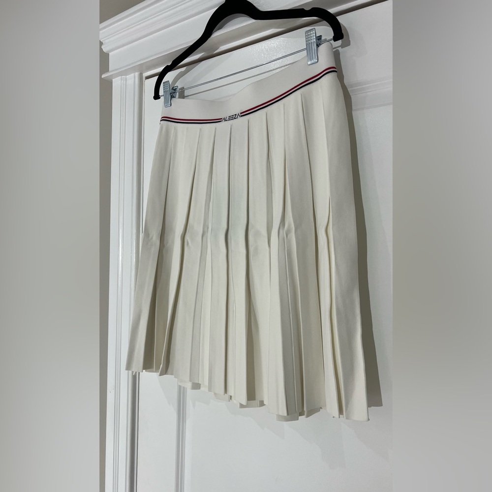 Chic Cream Pleated Midi Skirt